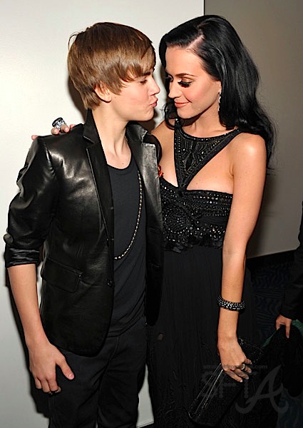 Justin Bieber And Katy Perry Flirt