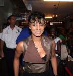 Keri Hilson @ Carol's Daughter in New Orleans
