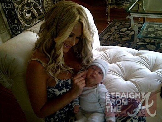  no wig necessary Kim and her lil bambino ADORABLE