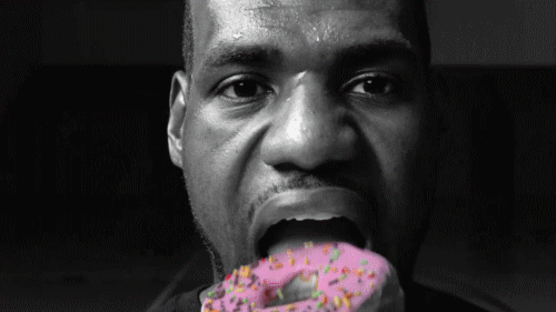 lebron-james-wins-over-neighbors-with-cupcakes
