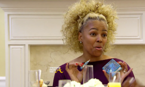 real-housewives-of-atlanta-812-kim-fields-beats-off-with-kenya-moore-2016-images-400x240